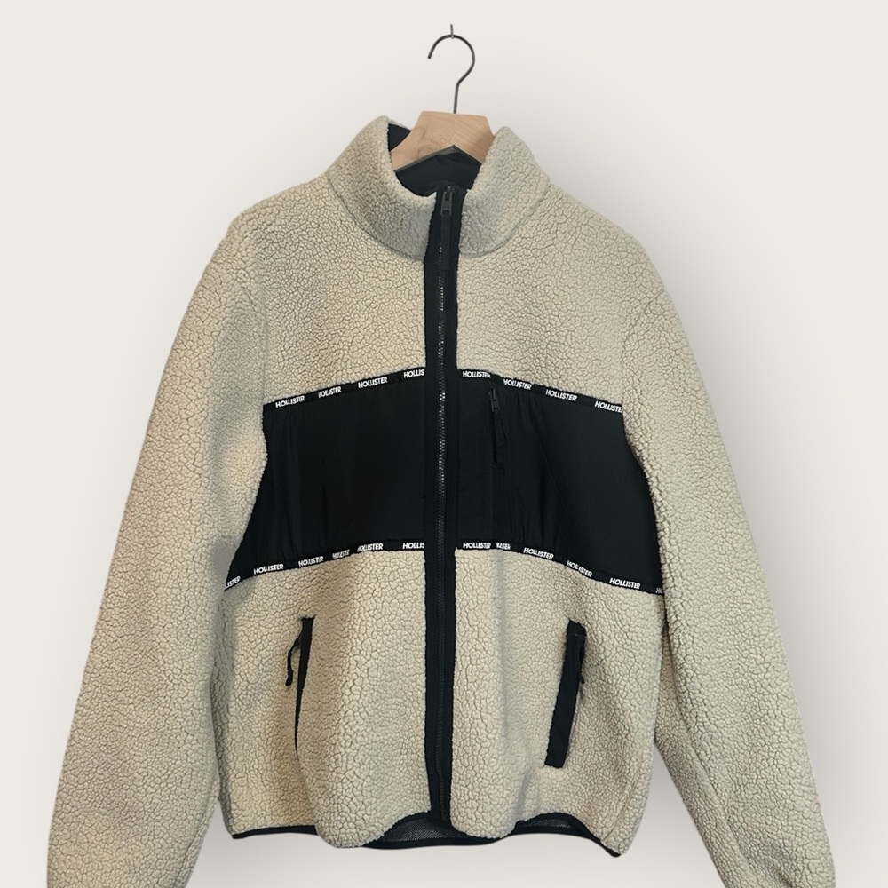 Hollister Men’s XXL Cream & Black Sherpa Full Zip Jacket